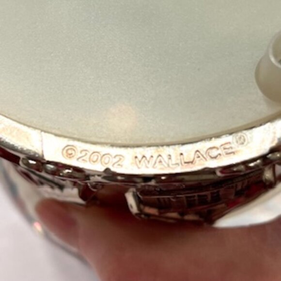 Wallace 2002 Musical Christmas Waterglobe in silverplate, 6.5” tall - Picture 7 of 7